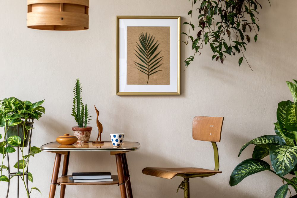 Retro,Interior,Design,Of,Living,Room,With,Stylish,Vintage,Chair